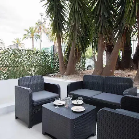 Terrasse En Bord De Promenade Des Daire